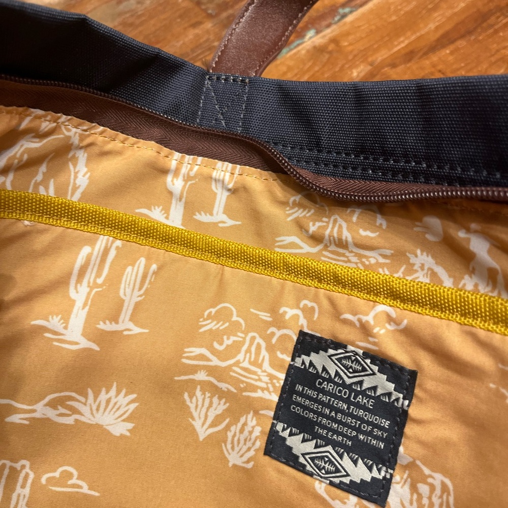 NWT Pendleton Carico Travel Tote - Picture 5 of 6